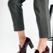 Λουστρίνι loafers με ψηλό τακούνι και chunky σόλα ΜΠΟΡΝΤΩ Λουστρίνι loafers με ψηλό τακούνι και chunky σόλα ΜΠΟΡΝΤΩ