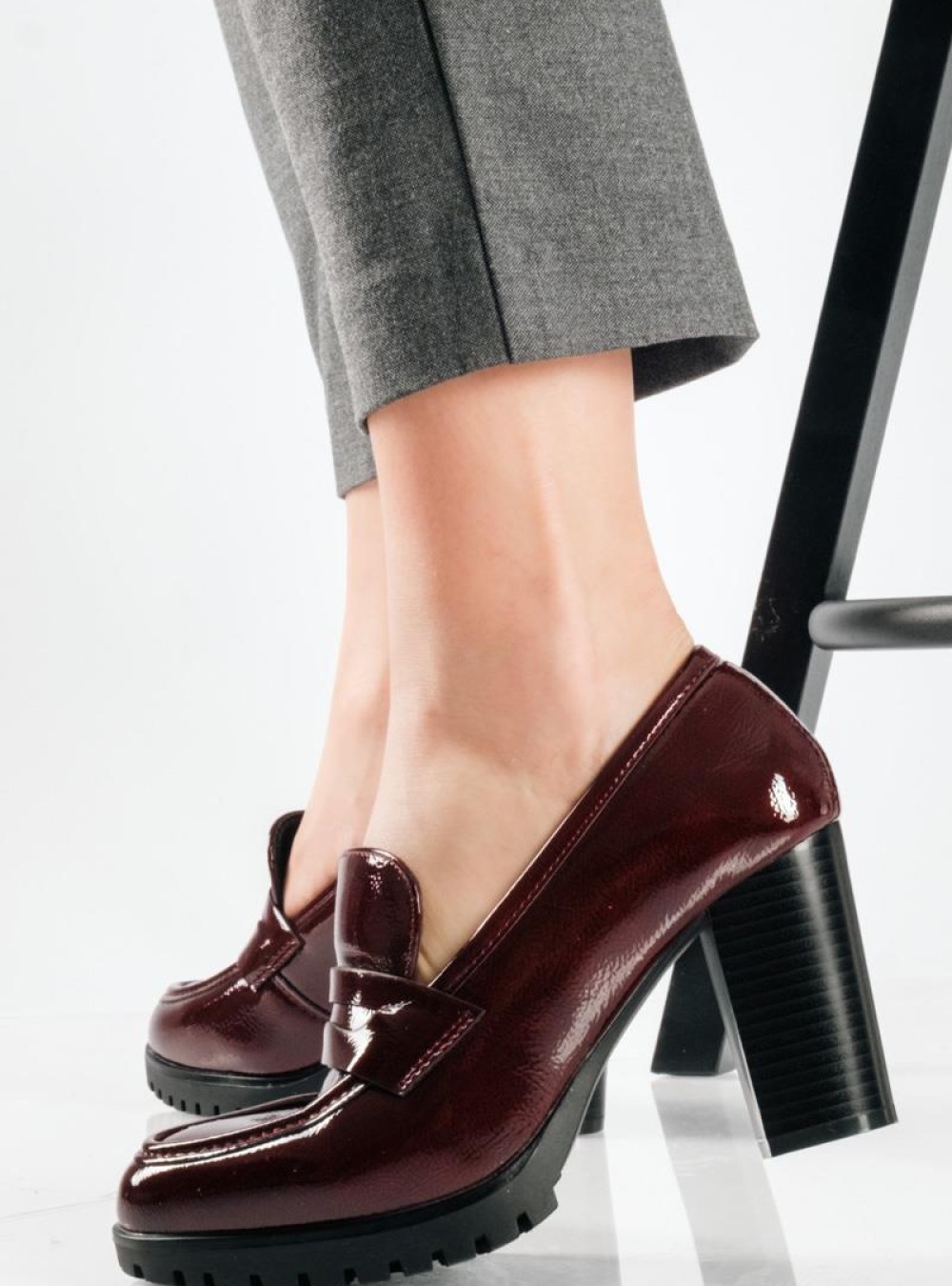 Λουστρίνι loafers με ψηλό τακούνι και chunky σόλα ΜΠΟΡΝΤΩ Λουστρίνι loafers με ψηλό τακούνι και chunky σόλα ΜΠΟΡΝΤΩ