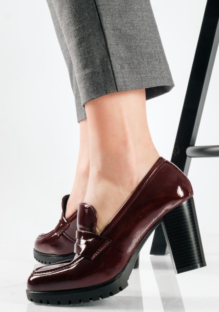 Λουστρίνι loafers με ψηλό τακούνι και chunky σόλα ΜΠΟΡΝΤΩ