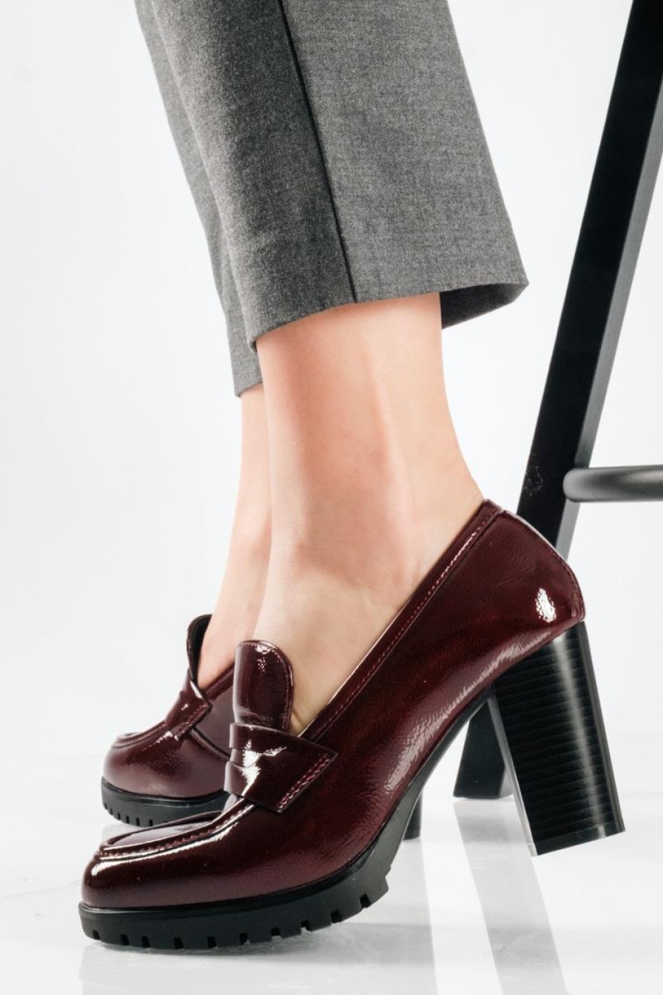 Λουστρίνι loafers με ψηλό τακούνι και chunky σόλα ΜΠΟΡΝΤΩ Λουστρίνι loafers με ψηλό τακούνι και chunky σόλα ΜΠΟΡΝΤΩ