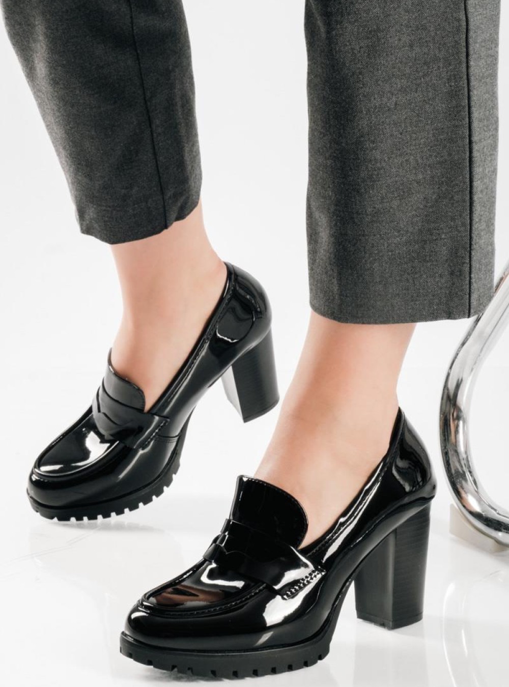 Λουστρίνι loafers με ψηλό τακούνι και chunky σόλα ΜΑΥΡΟ Λουστρίνι loafers με ψηλό τακούνι και chunky σόλα ΜΑΥΡΟ