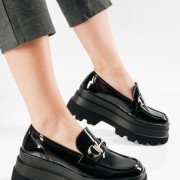 Δίσολο chunky loafer με στρασάκια στη διακοσμητική αγκράφα ΜΑΥΡΟ Δίσολο chunky loafer με στρασάκια στη διακοσμητική αγκράφα ΜΑΥΡΟ