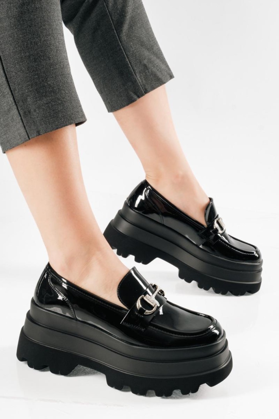 Δίσολο chunky loafer με στρασάκια στη διακοσμητική αγκράφα ΜΑΥΡΟ Δίσολο chunky loafer με στρασάκια στη διακοσμητική αγκράφα ΜΑΥΡΟ