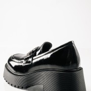 Λουστρίνι loafers με τρακτερωτή chunky σόλα ΜΑΥΡΟ
