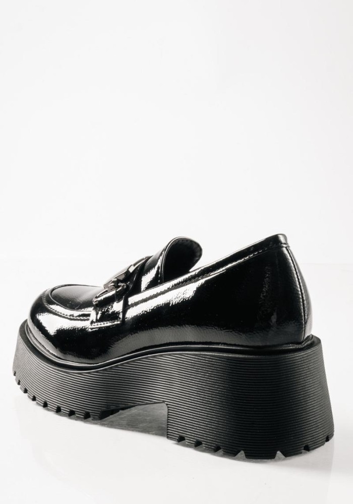 Λουστρίνι loafers με τρακτερωτή chunky σόλα ΜΑΥΡΟ