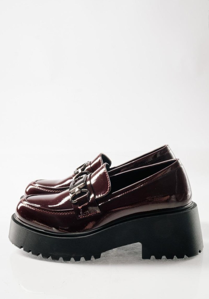 Λουστρίνι loafers με τρακτερωτή chunky σόλα ΜΠΟΡΝΤΩ
