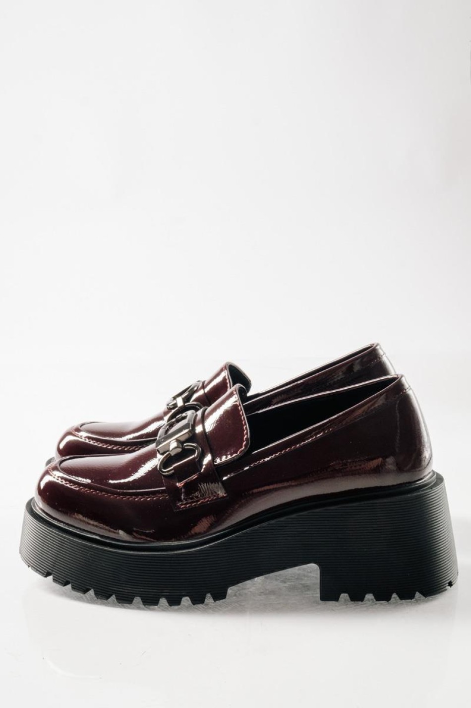 Λουστρίνι loafers με τρακτερωτή chunky σόλα ΜΠΟΡΝΤΩ