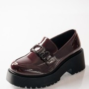 Λουστρίνι loafers με τρακτερωτή chunky σόλα ΜΠΟΡΝΤΩ Λουστρίνι loafers με τρακτερωτή chunky σόλα ΜΠΟΡΝΤΩ