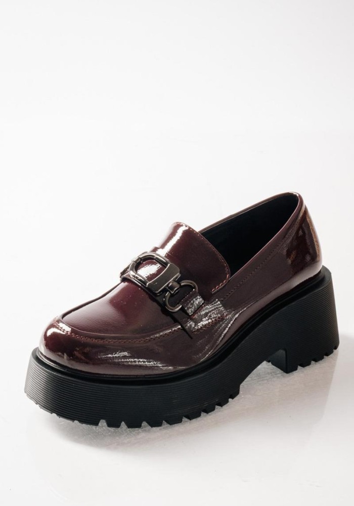 Λουστρίνι loafers με τρακτερωτή chunky σόλα ΜΠΟΡΝΤΩ