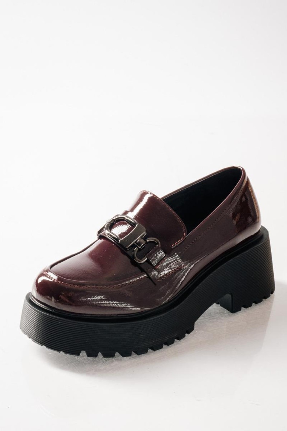 Λουστρίνι loafers με τρακτερωτή chunky σόλα ΜΠΟΡΝΤΩ Λουστρίνι loafers με τρακτερωτή chunky σόλα ΜΠΟΡΝΤΩ