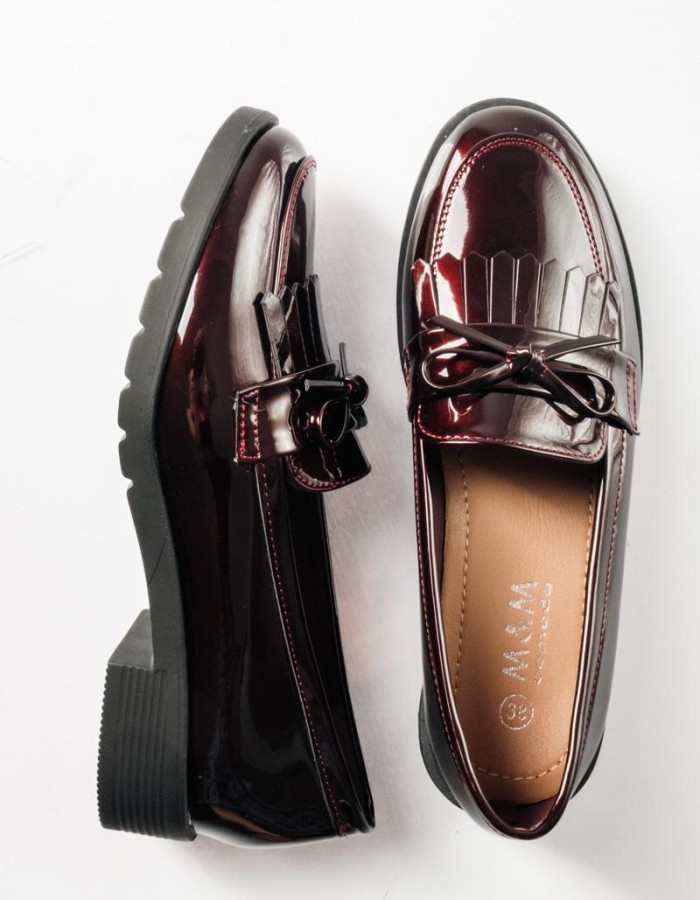 Flat λουστρίνι loafers με κρόσια σε old fashioned στυλ ΜΠΟΡΝΤΩ