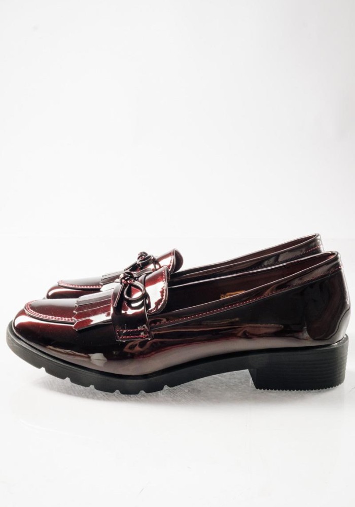 Flat λουστρίνι loafers με κρόσια σε old fashioned στυλ ΜΠΟΡΝΤΩ