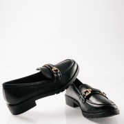 Loafers με ματ φινίρισμα και διακριτική χρυσή αγκράφα ΜΑΥΡΟ Loafers με ματ φινίρισμα και διακριτική χρυσή αγκράφα ΜΑΥΡΟ