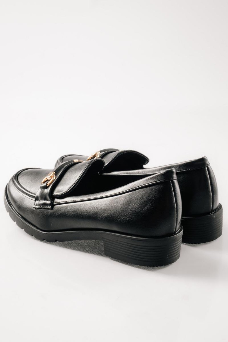 Loafers με ματ φινίρισμα και διακριτική χρυσή αγκράφα ΜΑΥΡΟ Loafers με ματ φινίρισμα και διακριτική χρυσή αγκράφα ΜΑΥΡΟ