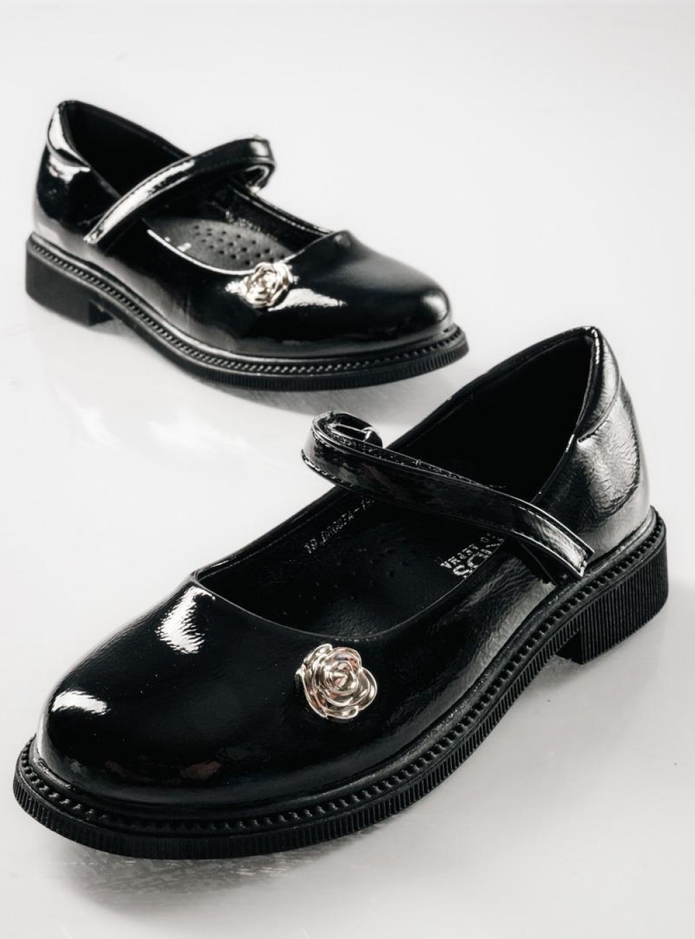 IQ μπαλαρίνες για κορίτσια με διακοσμητικό μεταλλικό τριαντάφυλλο και λουράκι με αυτοκόλλητο ΜΑΥΡΟ IQ μπαλαρίνες για κορίτσια με διακοσμητικό μεταλλικό τριαντάφυλλο και λουράκι με αυτοκόλλητο ΜΑΥΡΟ