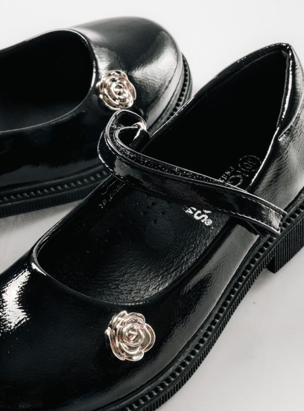 IQ μπαλαρίνες για κορίτσια με διακοσμητικό μεταλλικό τριαντάφυλλο και λουράκι με αυτοκόλλητο ΜΑΥΡΟ IQ μπαλαρίνες για κορίτσια με διακοσμητικό μεταλλικό τριαντάφυλλο και λουράκι με αυτοκόλλητο ΜΑΥΡΟ