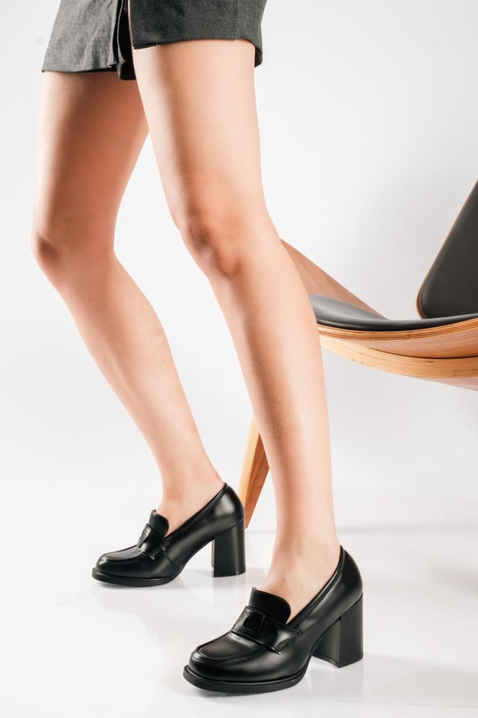 Loafers με τετράγωνο τακούνι και διακριτική φάσα στο μπροστά μέρος ΜΑΥΡΟ Loafers με τετράγωνο τακούνι και διακριτική φάσα στο μπροστά μέρος ΜΑΥΡΟ