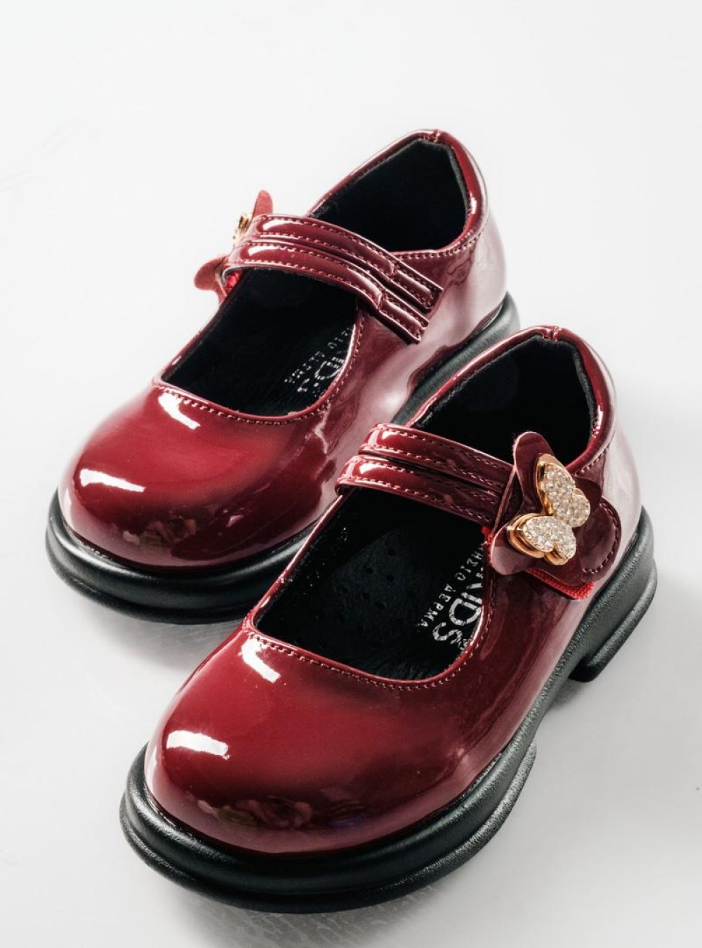 IQ μπαλαρίνες για κορίτσια διακοσμημένες με εντυπωσιακή πεταλούδα με στρας  ΜΠΟΡΝΤΩ IQ μπαλαρίνες για κορίτσια διακοσμημένες με εντυπωσιακή πεταλούδα με στρας  ΜΠΟΡΝΤΩ