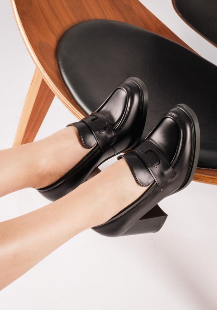 Loafers με τετράγωνο τακούνι και διακριτική φάσα στο μπροστά μέρος ΚΑΦΕ