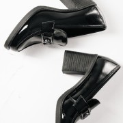 Heeled loafer με λουστρίνι φινίρισμα και μεταλλική αγκράφα ΜΑΥΡΟ Heeled loafer με λουστρίνι φινίρισμα και μεταλλική αγκράφα ΜΑΥΡΟ