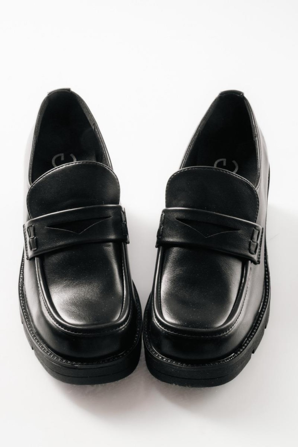 Office loafer με chunky τακούνι και minimal γράμμη ΜΑΥΡΟ