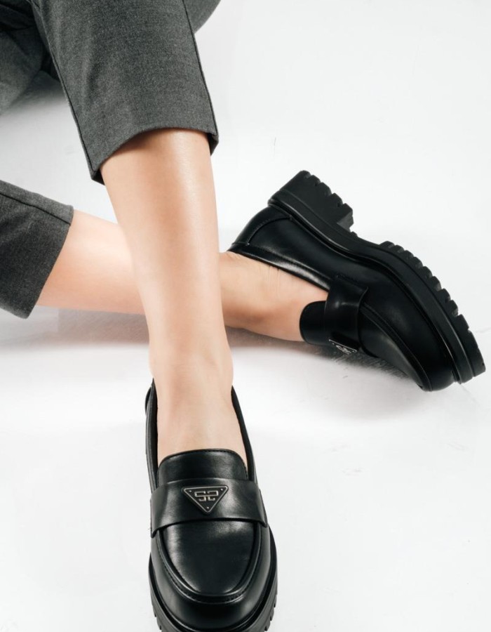 Urban chunky loafers με διακοσμητικό λογότυπο ΜΑΥΡΟ