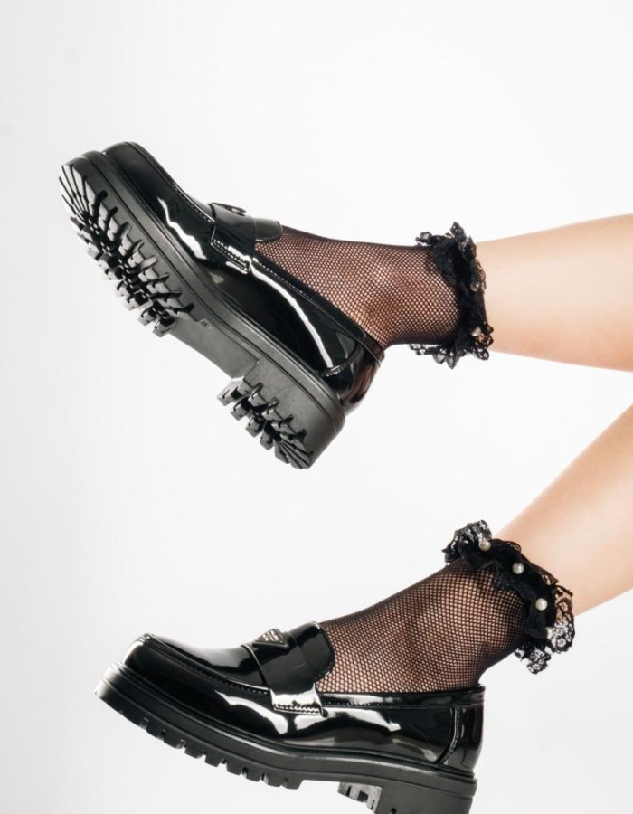 Urban chunky loafers με διακοσμητικό λογότυπο και γυαλιστερή όψη ΜΑΥΡΟ