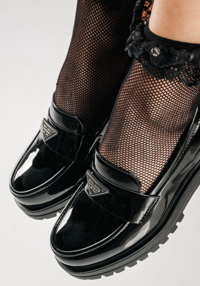 Urban chunky loafers με διακοσμητικό λογότυπο και γυαλιστερή όψη ΜΑΥΡΟ