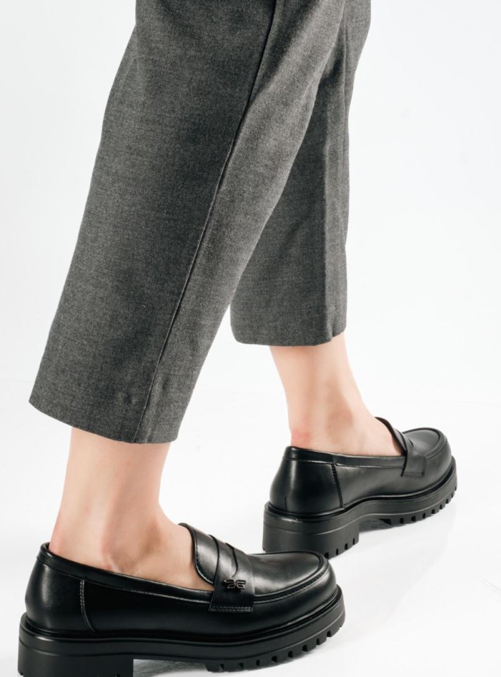 Chunky loafer σε απλή γραμμή και μικρή διακοσμητική πεταλούδα ΜΑΥΡΟ Chunky loafer σε απλή γραμμή και μικρή διακοσμητική πεταλούδα ΜΑΥΡΟ