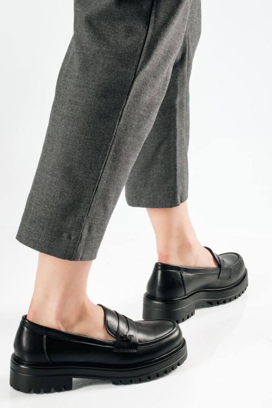 Chunky loafer σε απλή γραμμή και μικρή διακοσμητική πεταλούδα ΜΑΥΡΟ Chunky loafer σε απλή γραμμή και μικρή διακοσμητική πεταλούδα ΜΑΥΡΟ