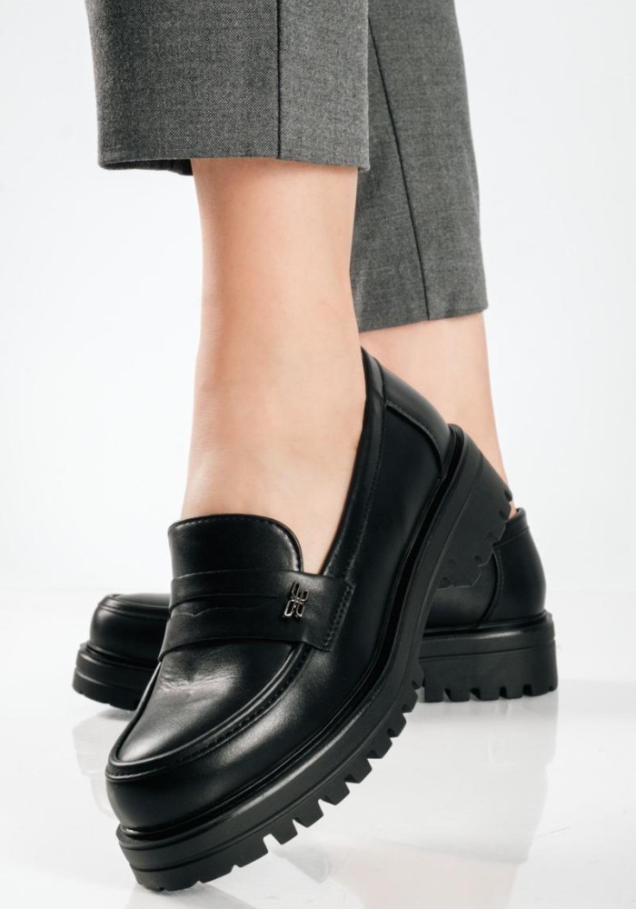 Chunky loafer σε απλή γραμμή και μικρή διακοσμητική πεταλούδα ΜΑΥΡΟ