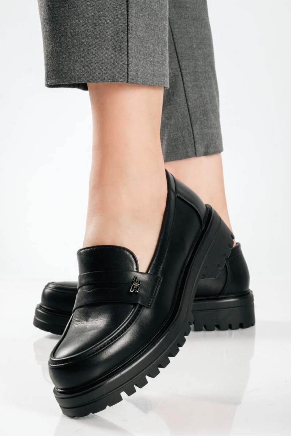 Chunky loafer σε απλή γραμμή και μικρή διακοσμητική πεταλούδα ΜΑΥΡΟ Chunky loafer σε απλή γραμμή και μικρή διακοσμητική πεταλούδα ΜΑΥΡΟ