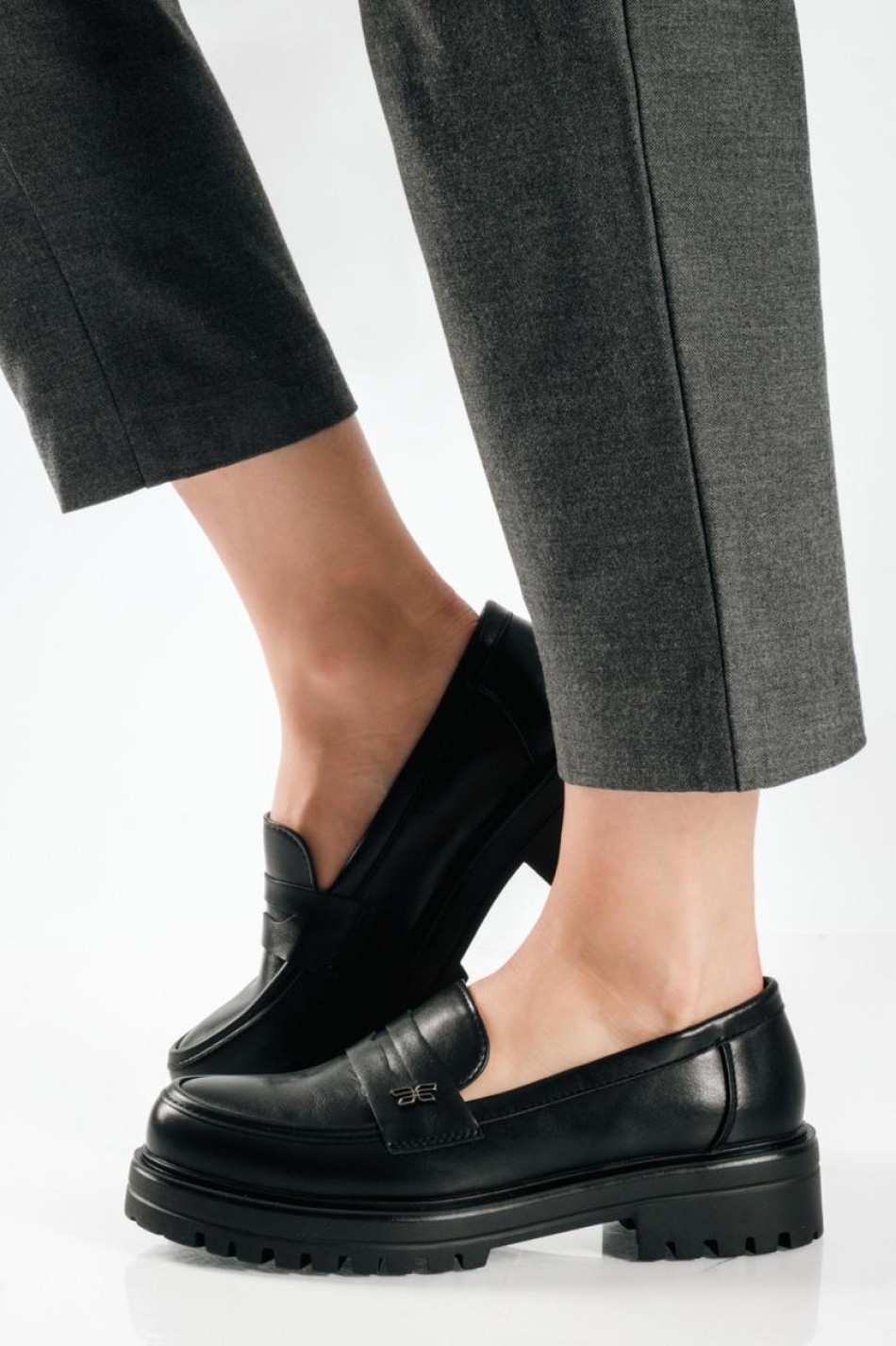 Chunky loafer σε απλή γραμμή και μικρή διακοσμητική πεταλούδα ΜΑΥΡΟ Chunky loafer σε απλή γραμμή και μικρή διακοσμητική πεταλούδα ΜΑΥΡΟ