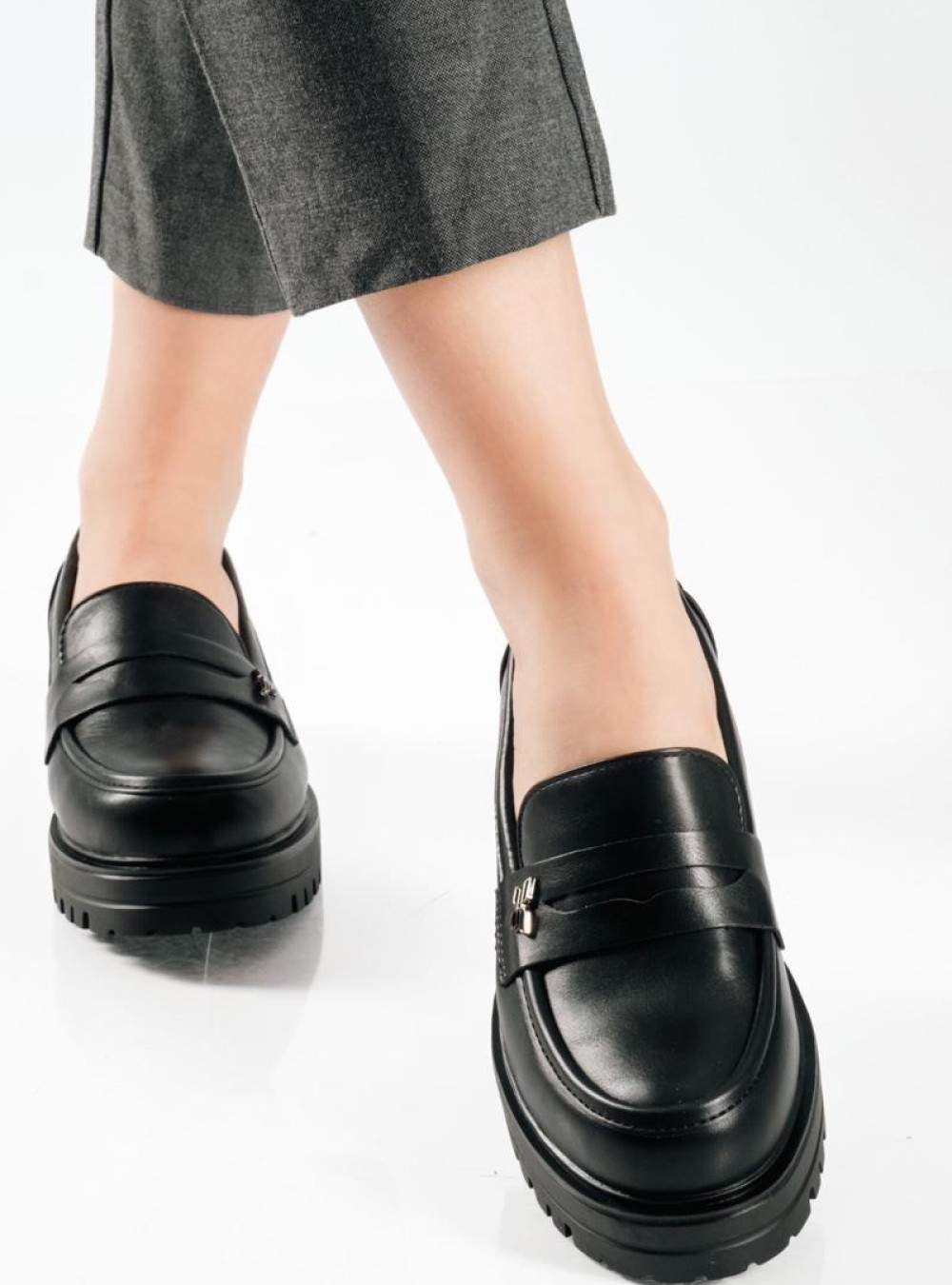 Chunky loafer σε απλή γραμμή και μικρή διακοσμητική πεταλούδα ΜΑΥΡΟ Chunky loafer σε απλή γραμμή και μικρή διακοσμητική πεταλούδα ΜΑΥΡΟ