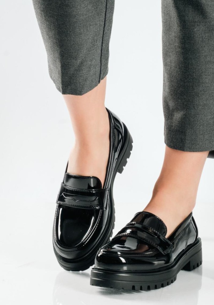 Basic loafer λουστρίνι για all day outfits ΜΑΥΡΟ