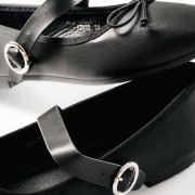 Γυναικείες μπαλαρίνες με τετράγωνη μύτη, φιόγκο και λουράκι με μεταλλική αγκράφα ΜΑΥΡΟ Γυναικείες μπαλαρίνες με τετράγωνη μύτη, φιόγκο και λουράκι με μεταλλική αγκράφα ΜΑΥΡΟ