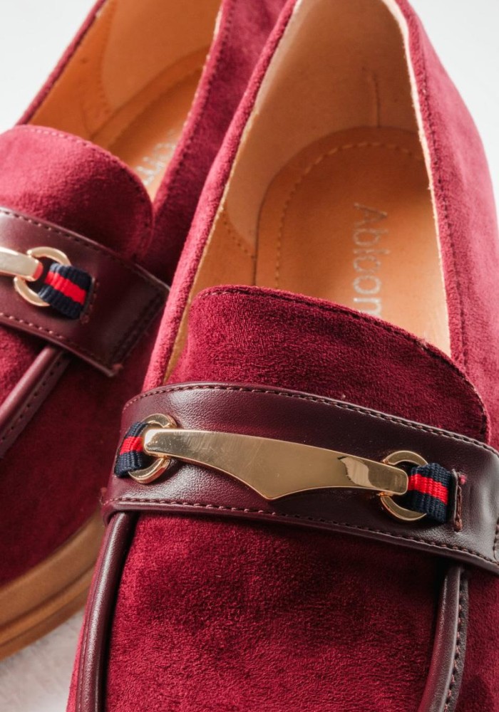 Suede loafers με χοντρό τακούνι ξύλινης όψης και μεταλλική αγκράφα ΜΠΟΡΝΤΩ