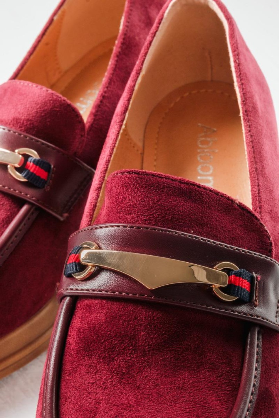 Suede loafers με χοντρό τακούνι ξύλινης όψης και μεταλλική αγκράφα ΜΠΟΡΝΤΩ