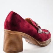 Suede loafers με χοντρό τακούνι ξύλινης όψης και μεταλλική αγκράφα ΜΠΟΡΝΤΩ Suede loafers με χοντρό τακούνι ξύλινης όψης και μεταλλική αγκράφα ΜΠΟΡΝΤΩ