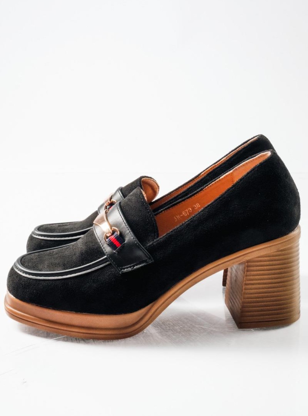 Suede loafers με χοντρό τακούνι ξύλινης όψης και μεταλλική αγκράφα ΜΑΥΡΟ Suede loafers με χοντρό τακούνι ξύλινης όψης και μεταλλική αγκράφα ΜΑΥΡΟ