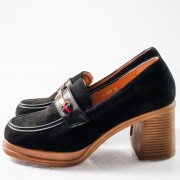 Suede loafers με χοντρό τακούνι ξύλινης όψης και μεταλλική αγκράφα ΜΑΥΡΟ Suede loafers με χοντρό τακούνι ξύλινης όψης και μεταλλική αγκράφα ΜΑΥΡΟ