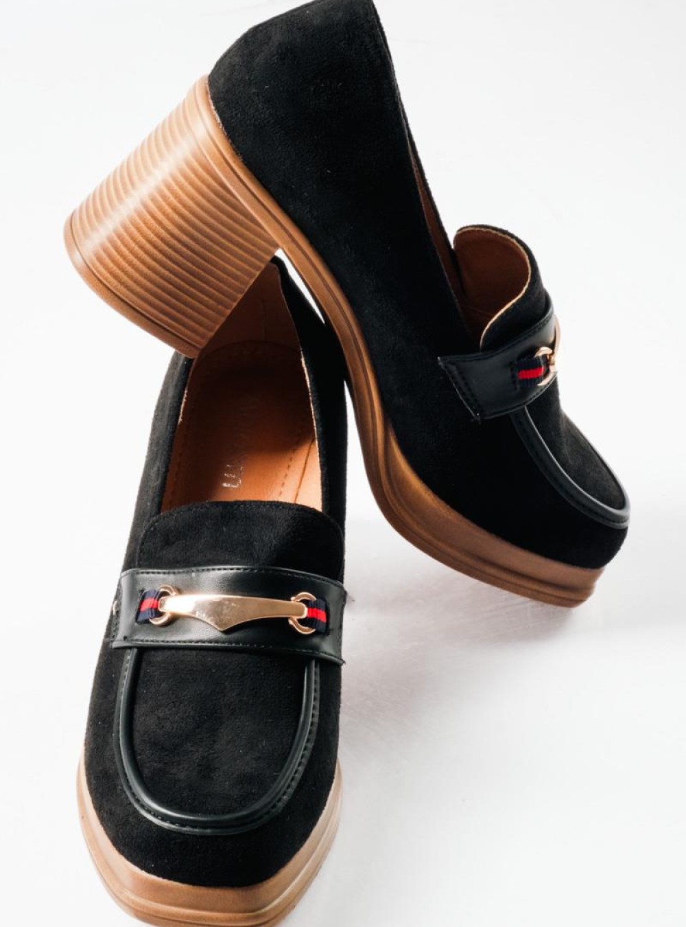 Suede loafers με χοντρό τακούνι ξύλινης όψης και μεταλλική αγκράφα ΜΑΥΡΟ Suede loafers με χοντρό τακούνι ξύλινης όψης και μεταλλική αγκράφα ΜΑΥΡΟ