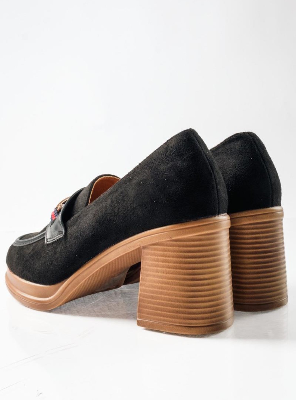 Suede loafers με χοντρό τακούνι ξύλινης όψης και μεταλλική αγκράφα ΜΑΥΡΟ Suede loafers με χοντρό τακούνι ξύλινης όψης και μεταλλική αγκράφα ΜΑΥΡΟ