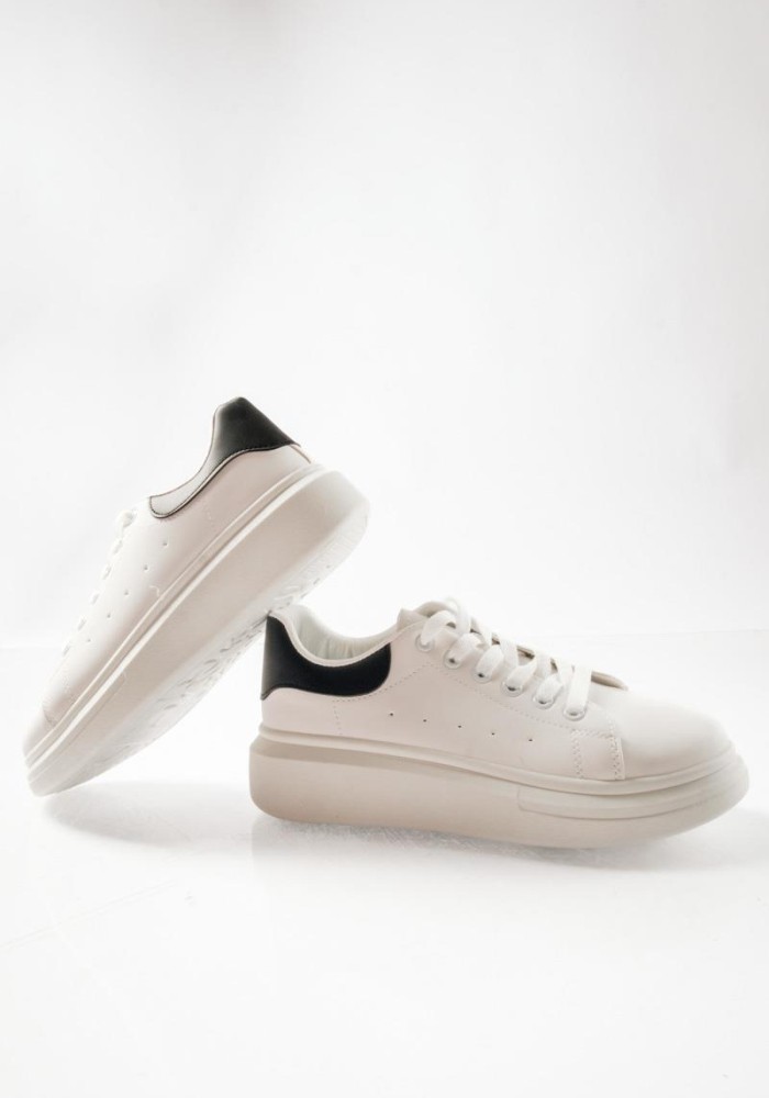 Δίσολα sneakers λευκά με μαύρη λεπτομέρεια στη φτέρνα ΑΣΠΡΟ/ΜΑΥΡΟ