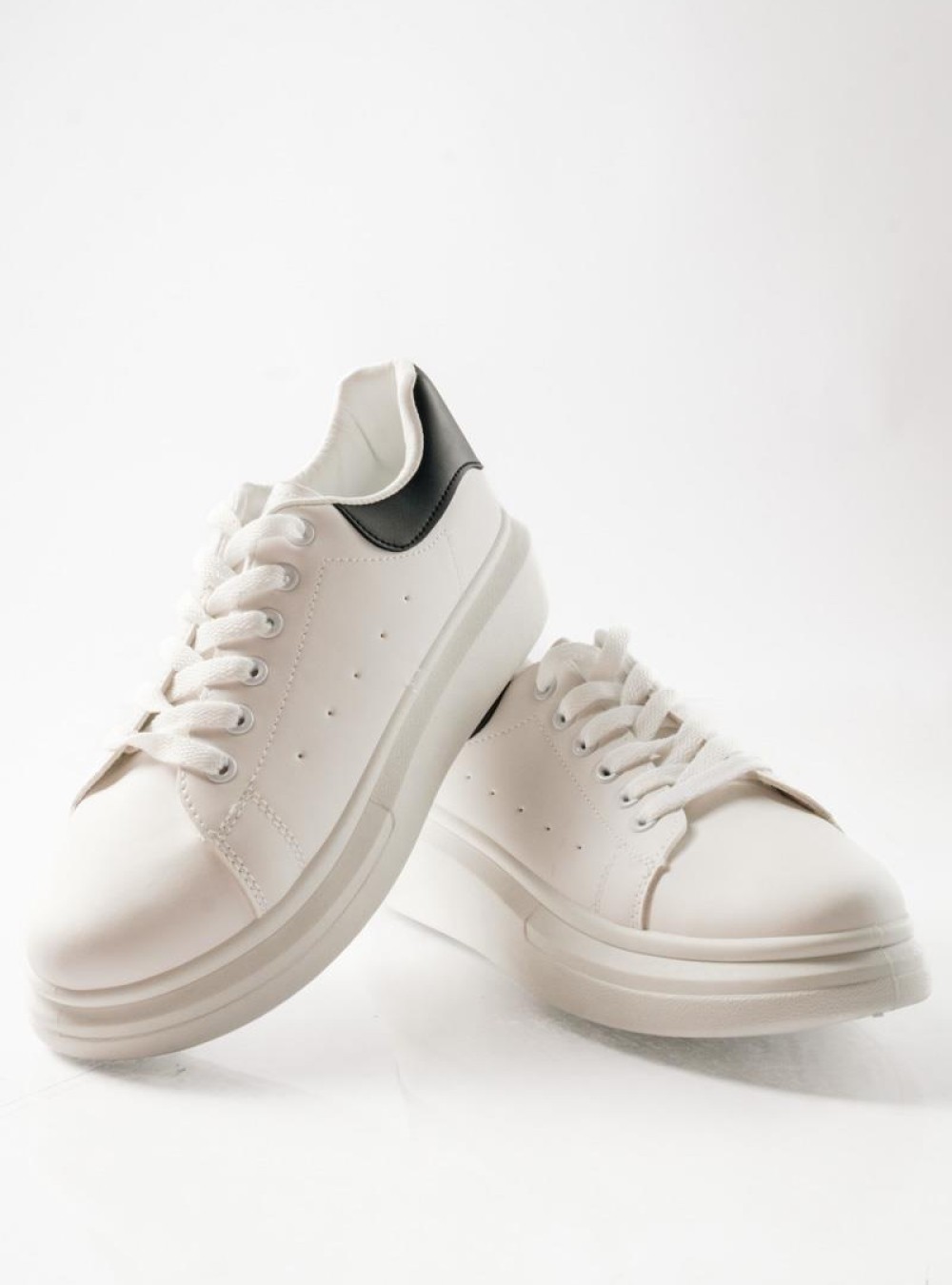 Δίσολα sneakers λευκά με μαύρη λεπτομέρεια στη φτέρνα ΑΣΠΡΟ/ΜΑΥΡΟ Δίσολα sneakers λευκά με μαύρη λεπτομέρεια στη φτέρνα ΑΣΠΡΟ/ΜΑΥΡΟ