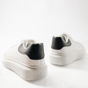 Δίσολα sneakers λευκά με μαύρη λεπτομέρεια στη φτέρνα ΑΣΠΡΟ/ΜΑΥΡΟ