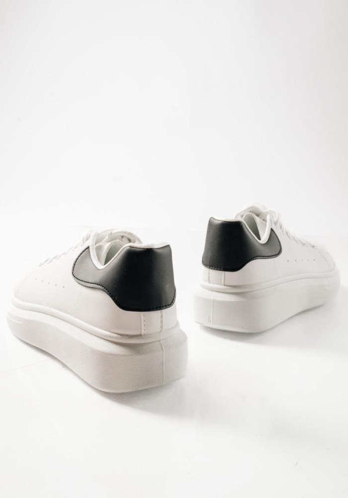 Δίσολα sneakers λευκά με μαύρη λεπτομέρεια στη φτέρνα ΑΣΠΡΟ/ΜΑΥΡΟ Δίσολα sneakers λευκά με μαύρη λεπτομέρεια στη φτέρνα ΑΣΠΡΟ/ΜΑΥΡΟ