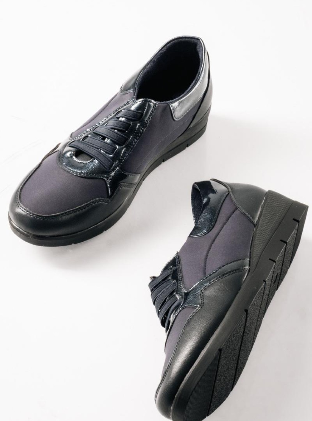 Casual sneakers με ελαστικά κορδόνια και γυαλιστερή λεπτομέρεια ΜΠΛΕ Casual sneakers με ελαστικά κορδόνια και γυαλιστερή λεπτομέρεια ΜΠΛΕ