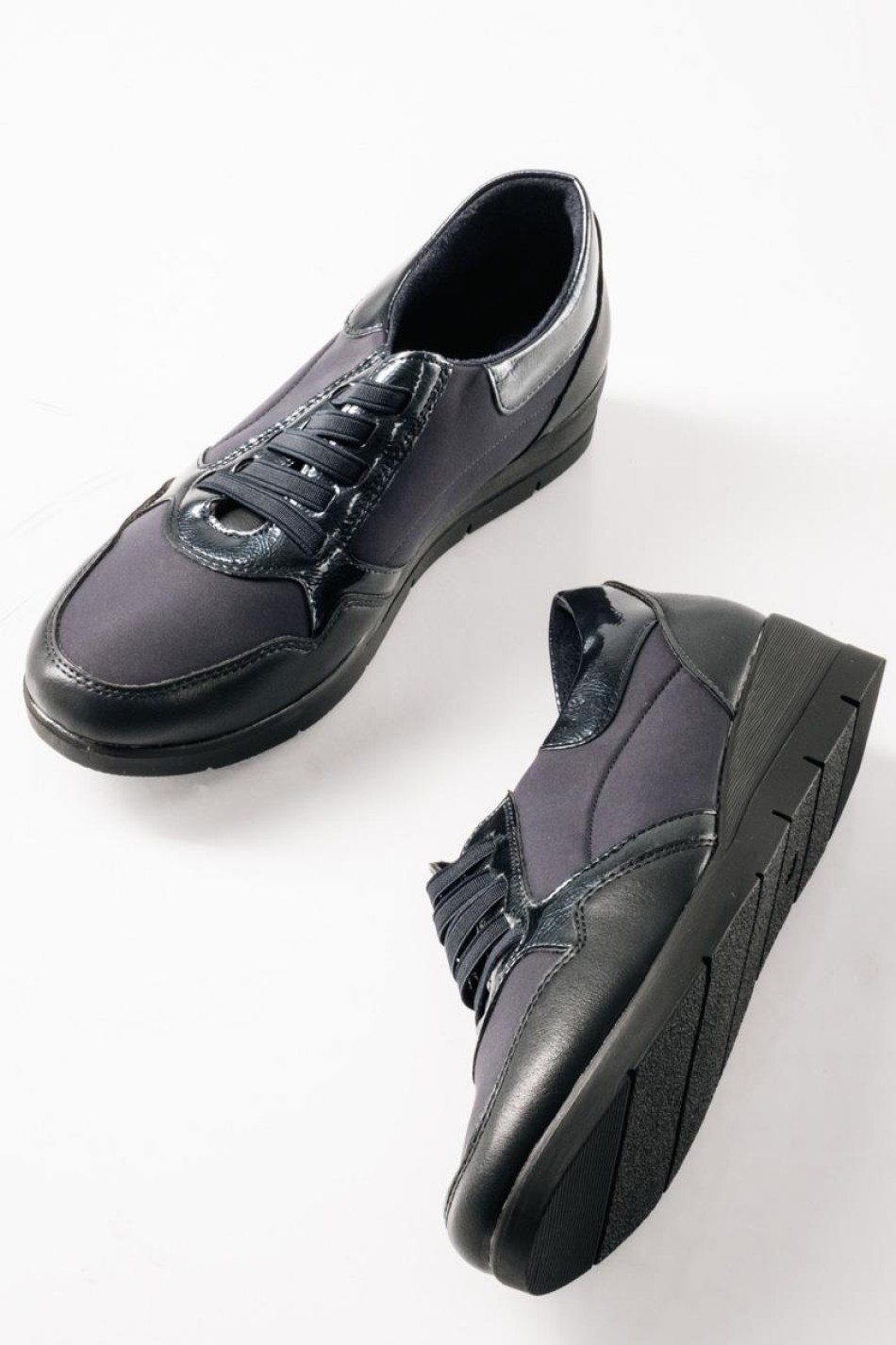 Casual sneakers με ελαστικά κορδόνια και γυαλιστερή λεπτομέρεια ΜΠΛΕ Casual sneakers με ελαστικά κορδόνια και γυαλιστερή λεπτομέρεια ΜΠΛΕ