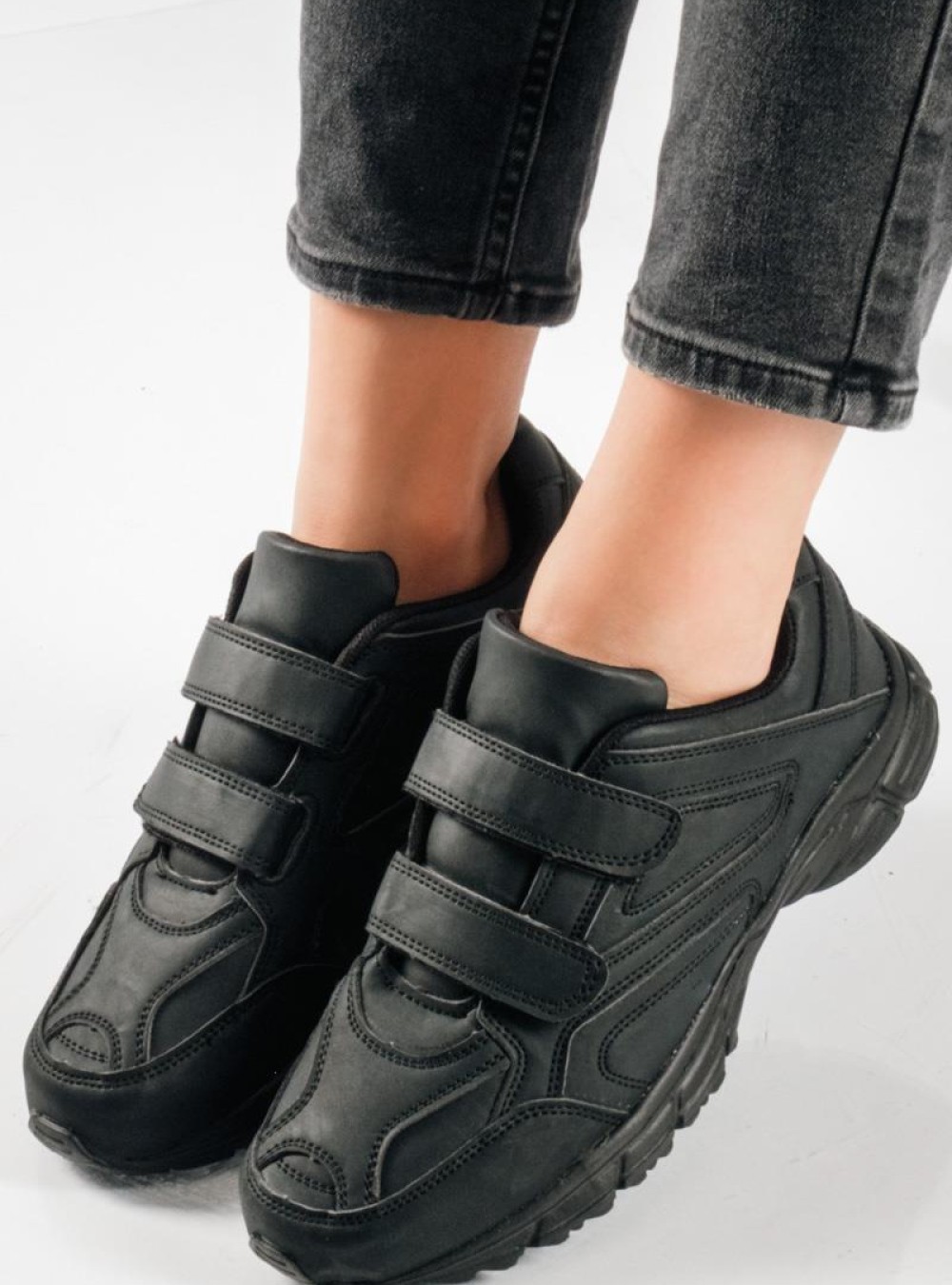 Αθλητικά με διπλό scratch και αντιολισθητική σόλα ΜΑΥΡΟ